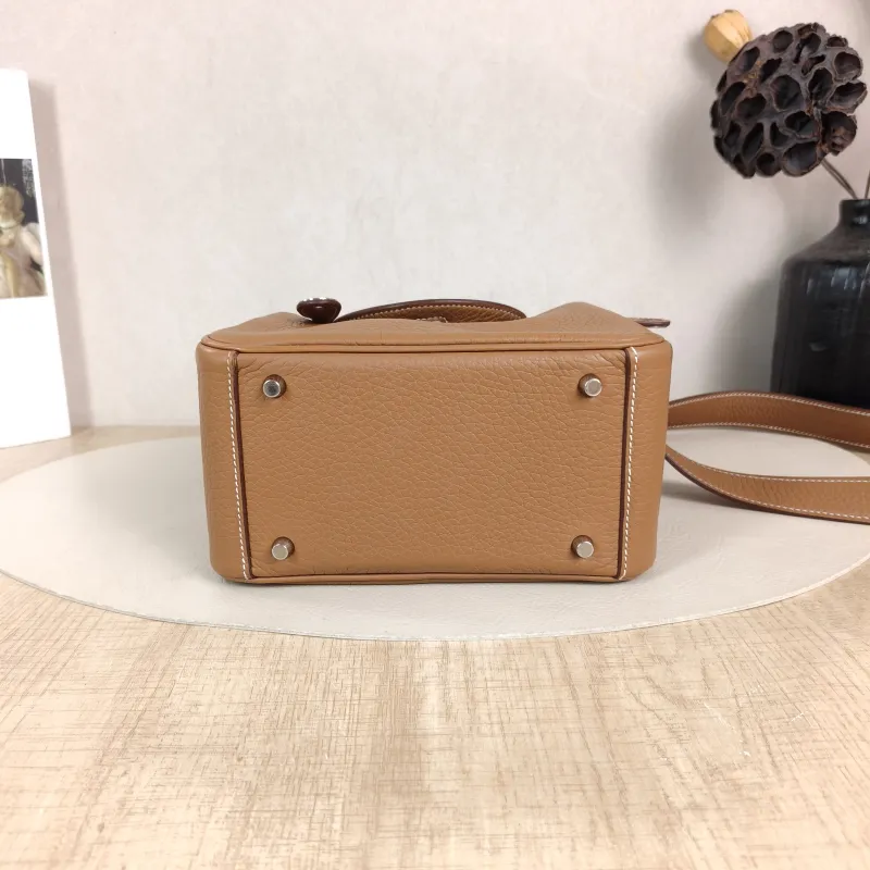 Hermès Crossbody Bag Lindy Mini 19 37 Brown TC Calfskin Mini 19 × 9.5 × 13 cm K — cover view 2 of 5