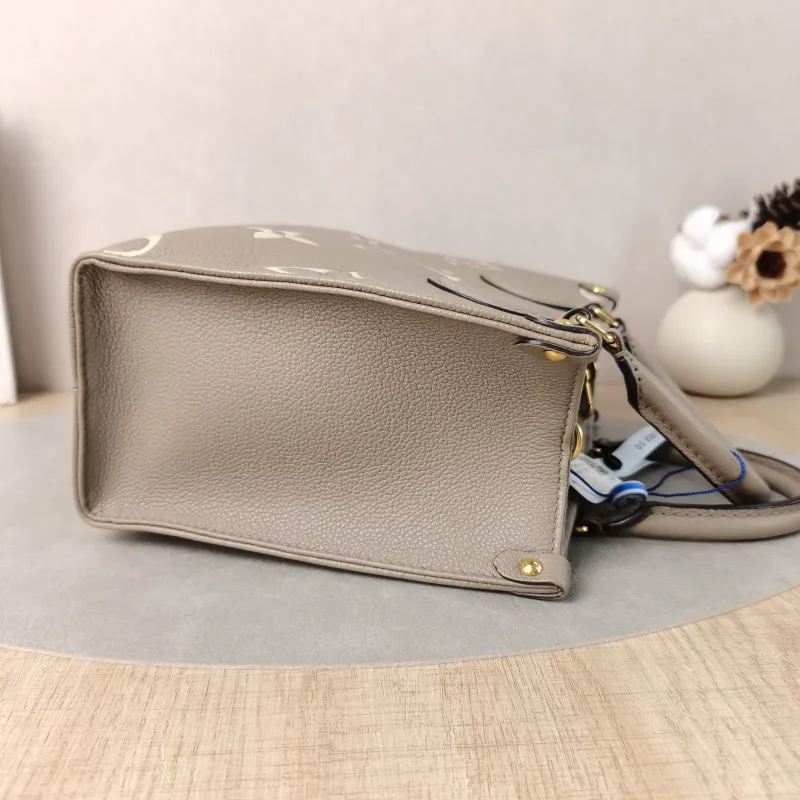 Louis Vuitton Shoulder Bag Onthego · White Empreinte Embossed Calfskin Monogram Small25 × 11.5 × 19 cm — detail view 6 of 13