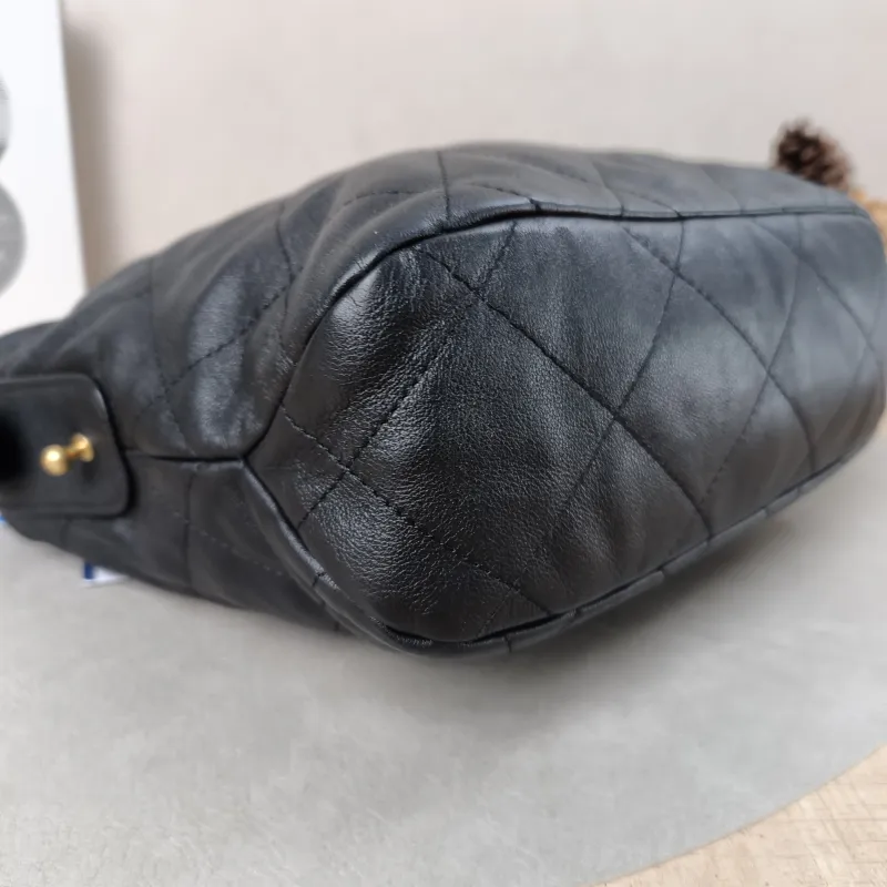 Chanel Shoulder Bag hobo Black Lambskin One Size25 × 9 × 22 cm — detail view 14 of 14