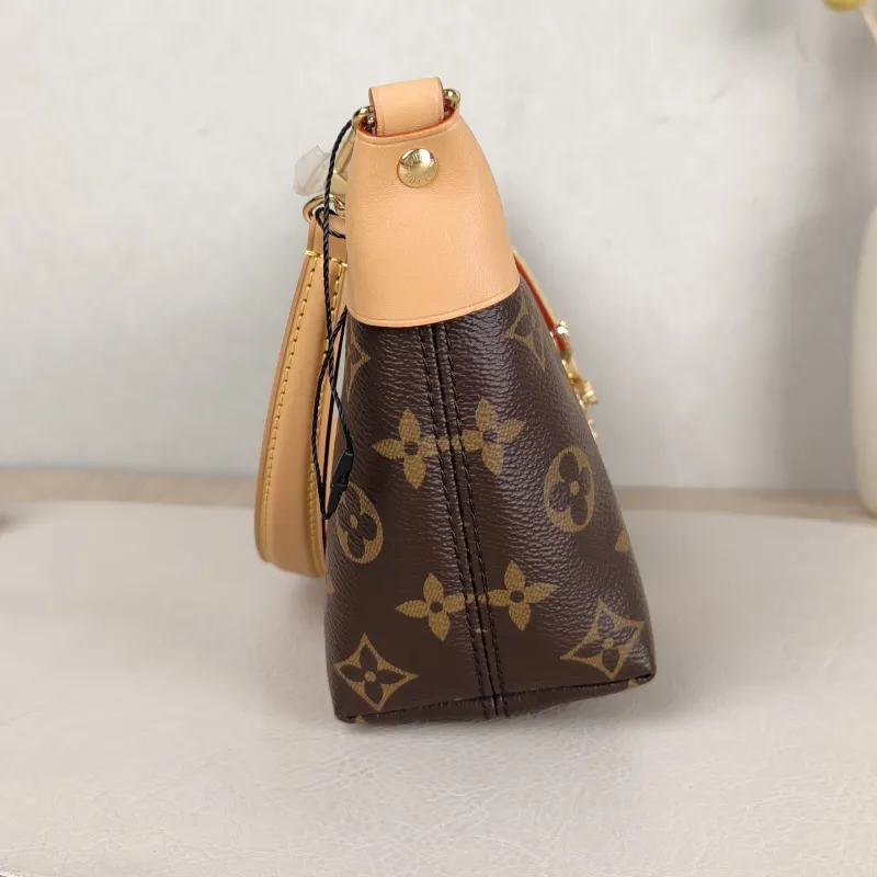 Louis Vuitton Shoulder Bag Pochette Mia Monogram PVC One Size 22 × 8 × 14.5 cm — detail view 1 of 10