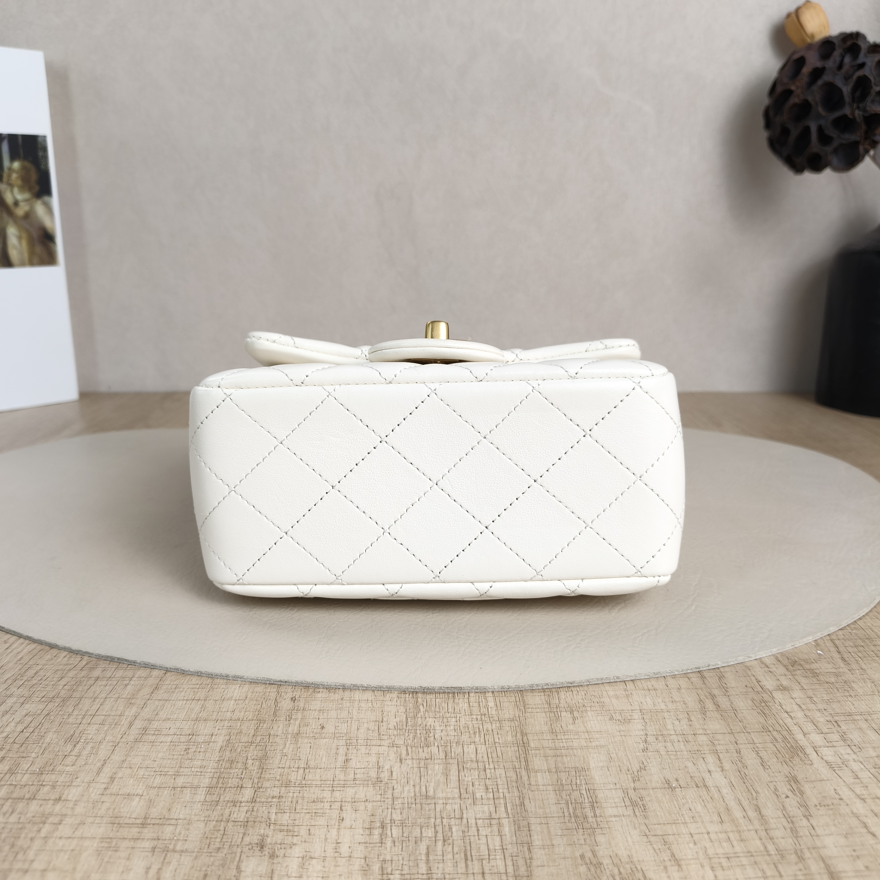 Chanel Crossbody Bag White Lambskinmini17 × 8 × 13.5 cm — cover view 2 of 5