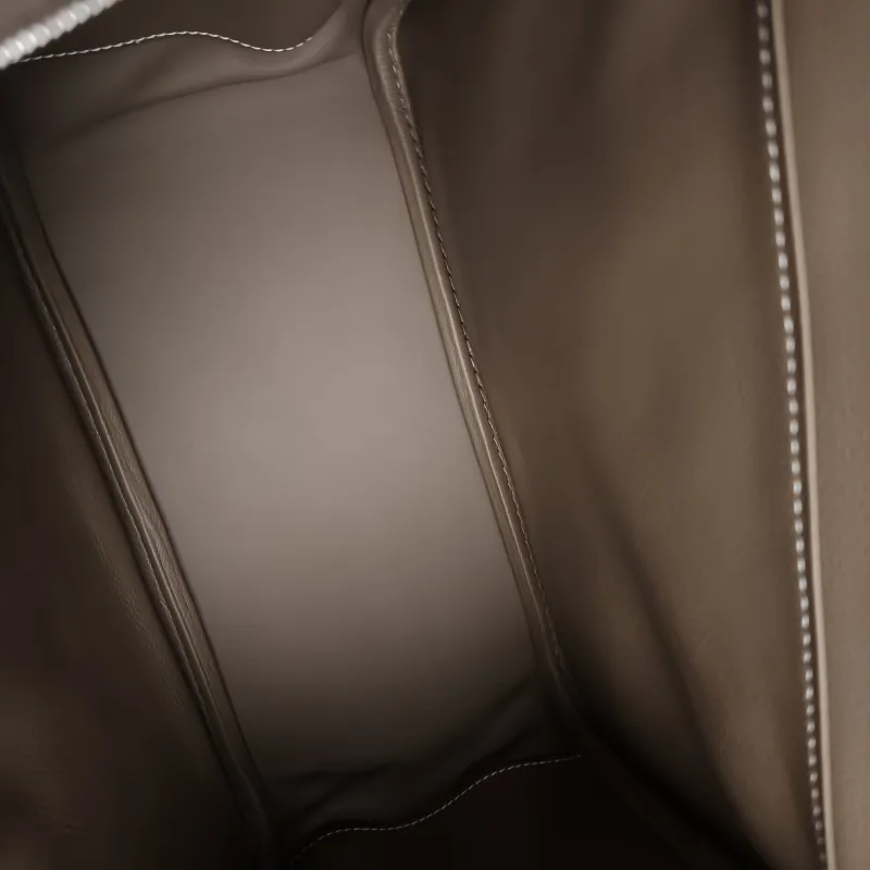 Hermès Crossbody Bag Lindy 26 Evercolor Calfskin Small 26 × 12 × 18 cm G — detail view 10 of 10