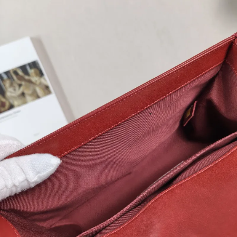 Chanel Crossbody Bag Le Boy​Red Calfskin Medium25 × 9 × 15 cm — detail view 13 of 14