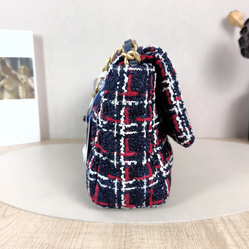 Chanel Crossbody Bag19Bag Navy Small26 × 9 × 16 cm — detail view 8 of 13