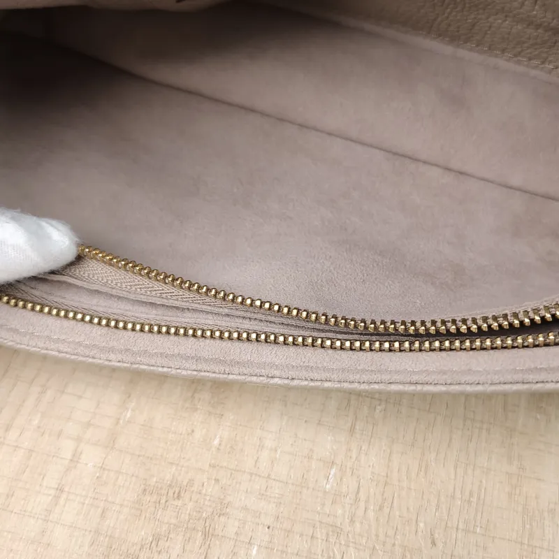 Louis Vuitton Crossbody Bag IVY Empreinte Embossed Calfskin Small 23.5 × 4.3 × 12 cm — detail view 5 of 11