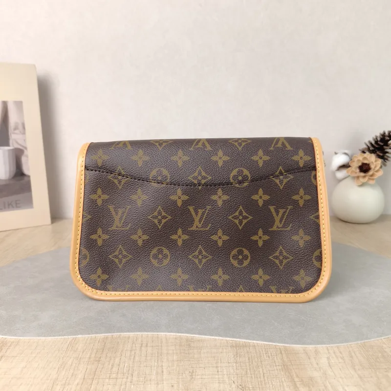 Louis Vuitton Crossbody Bag Diane Baguette Bag Shoulder Strap PVC Small 24 × 9 × 15 cm — cover view 4 of 6