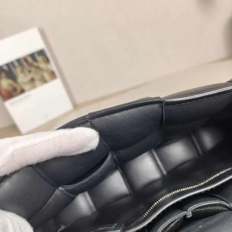 Bottega Veneta Crossbody Bag Padded Cassette Woven Black Lambskin Medium 26 × 8 × 18 cm — detail view 10 of 11