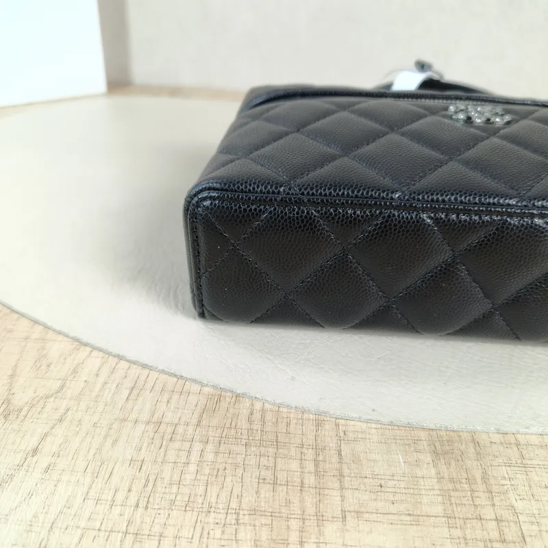 Chanel Crossbody Bag25p logo lp Black Grained Calfskin One Size19.5 × 5 × 17 cm — detail view 10 of 14