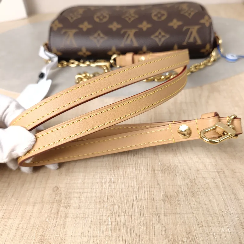 Louis Vuitton Crossbody Bag IVY Monogram PVC Small 23.5 × 4.3 × 12 cm — detail view 6 of 12