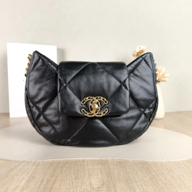 Chanel Crossbody Bag 19 hobo Chain Bag Black Lambskin One Size 25 × 7 × 20 cm