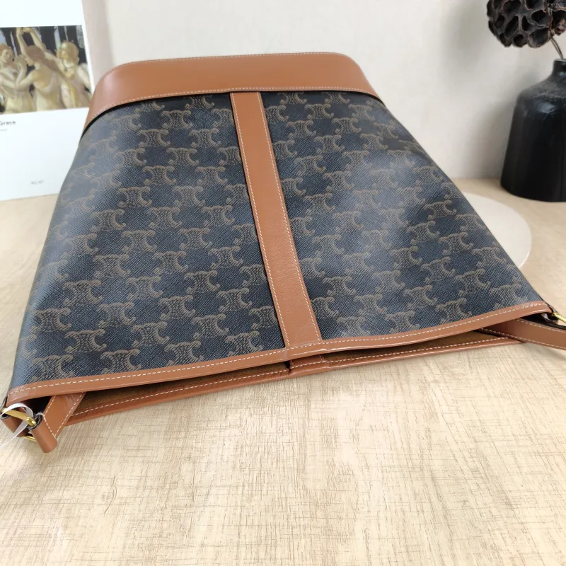 CELINE Crossbody Bag Triomphe Bucket Bag Monogram PVC Medium24 × 18 × 27 cm — detail view 10 of 11