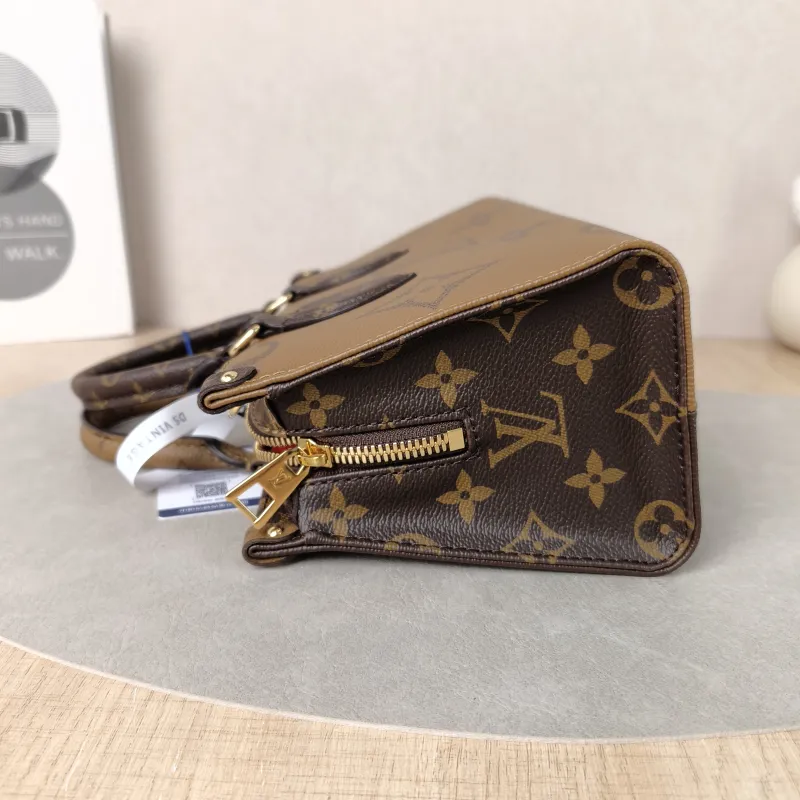 Louis Vuitton Crossbody Bag Onthego East West Monogram PVC Small25 × 10 × 13 cm — detail view 11 of 12