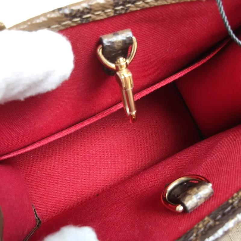 Louis Vuitton Crossbody Bag Onthego BB Monogram PVCBB18 × 8.5 × 15 cm — detail view 10 of 11