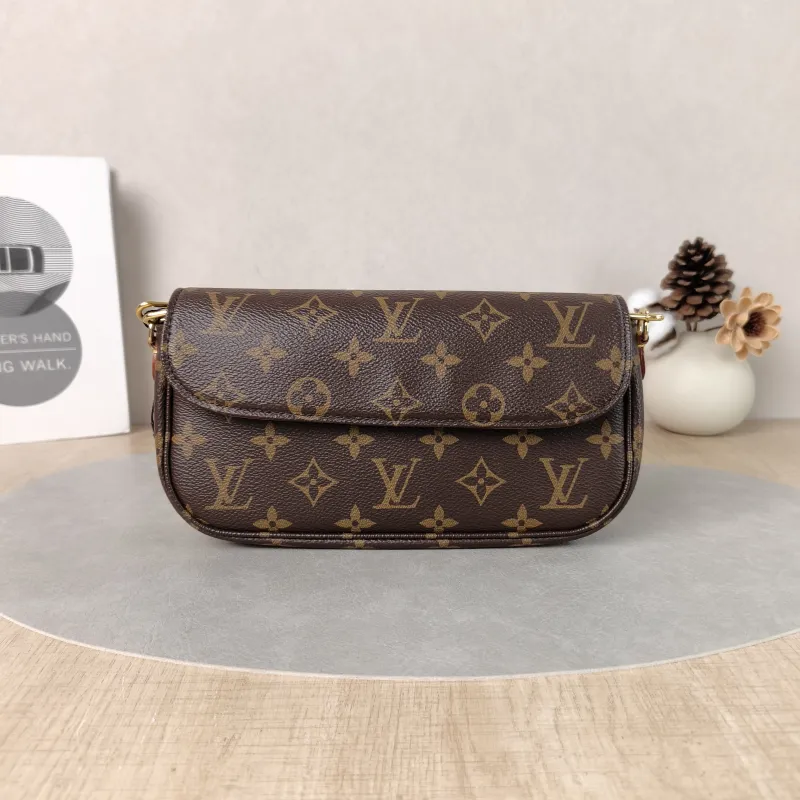 Louis Vuitton Crossbody Bag IVY Monogram PVC Small23.5 × 4.3 × 12 cm