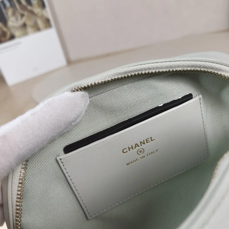 Chanel Crossbody Bag 26p Dome Bag Grey Grained Calfskin One Size 20 × 4.5 × 11 cm — detail view 10 of 11