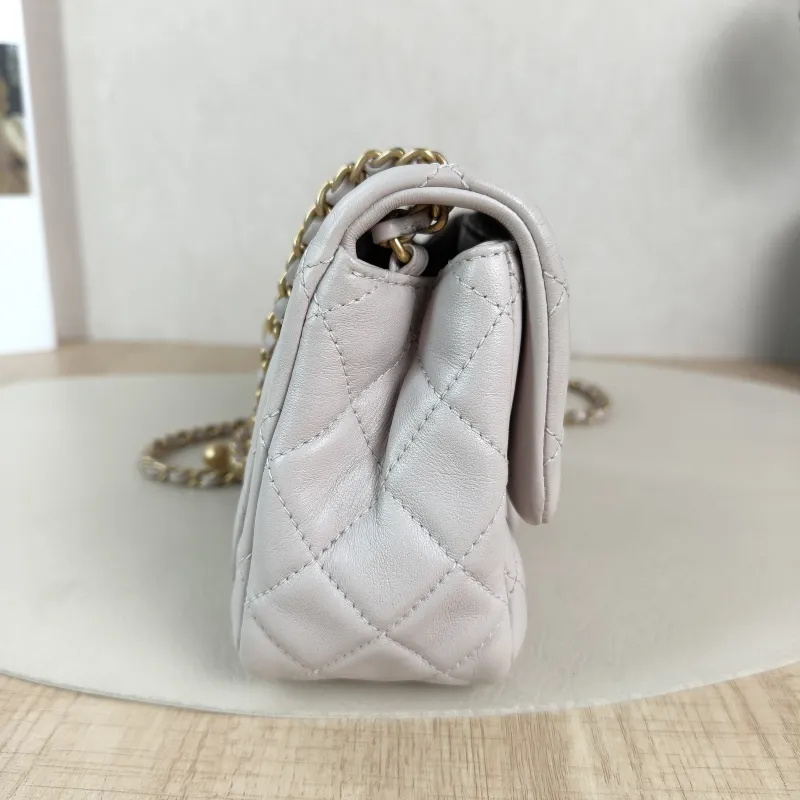 Chanel Crossbody Bag Lambskin One Size17 × 8 × 13.5 cm — detail view 10 of 13
