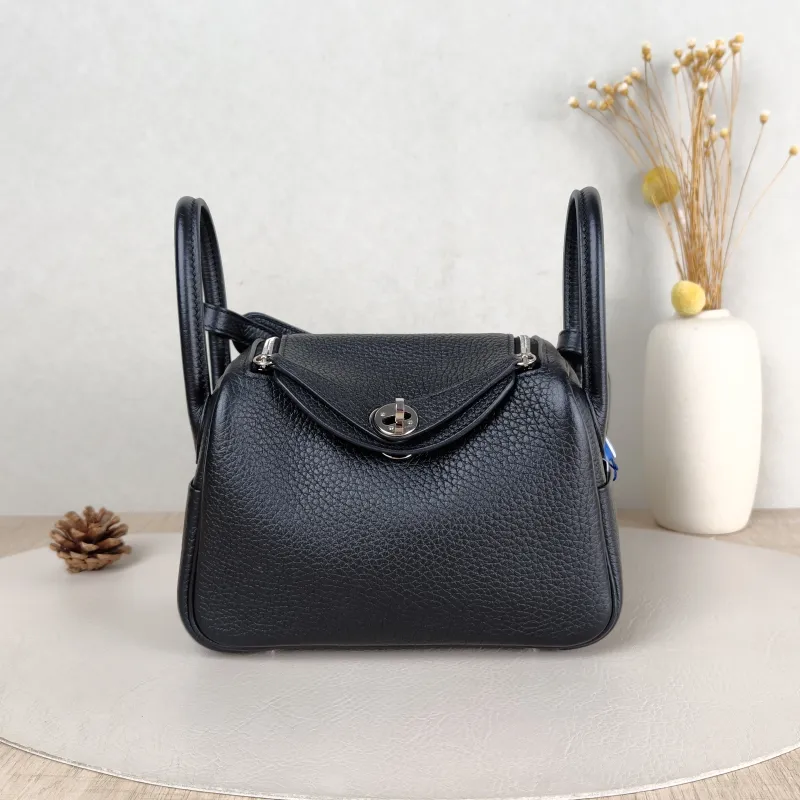 Hermès Crossbody Bag Lindy Mini 19 89Black TC Calfskin Mini 19 × 9.5 × 13 cm K