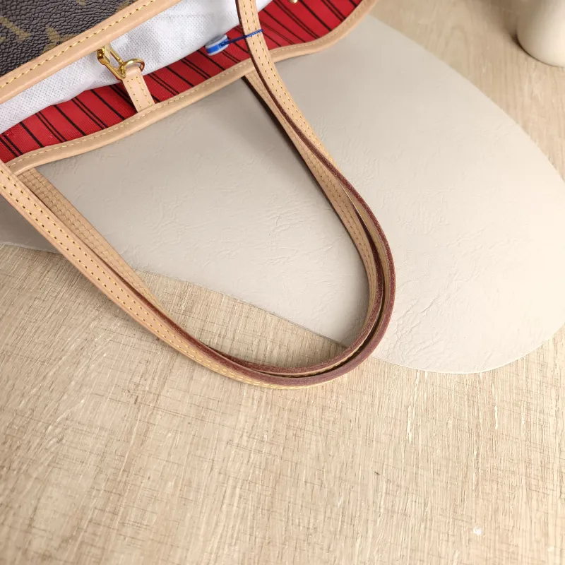 Louis Vuitton Shoulder Bag Neverfull Monogram PVC Medium 31 × 14 × 28 cm — detail view 2 of 11