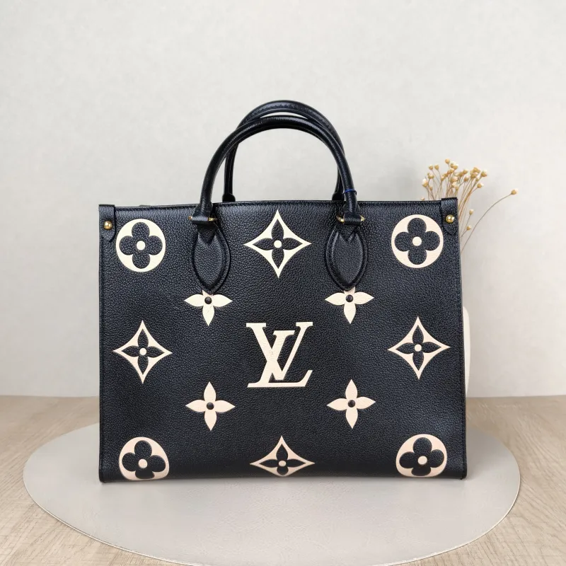 Louis Vuitton Shoulder Bag Onthego Medium Black · White Monogram Empreinte Embossed Calfskin Medium35 × 14 × 27 cm