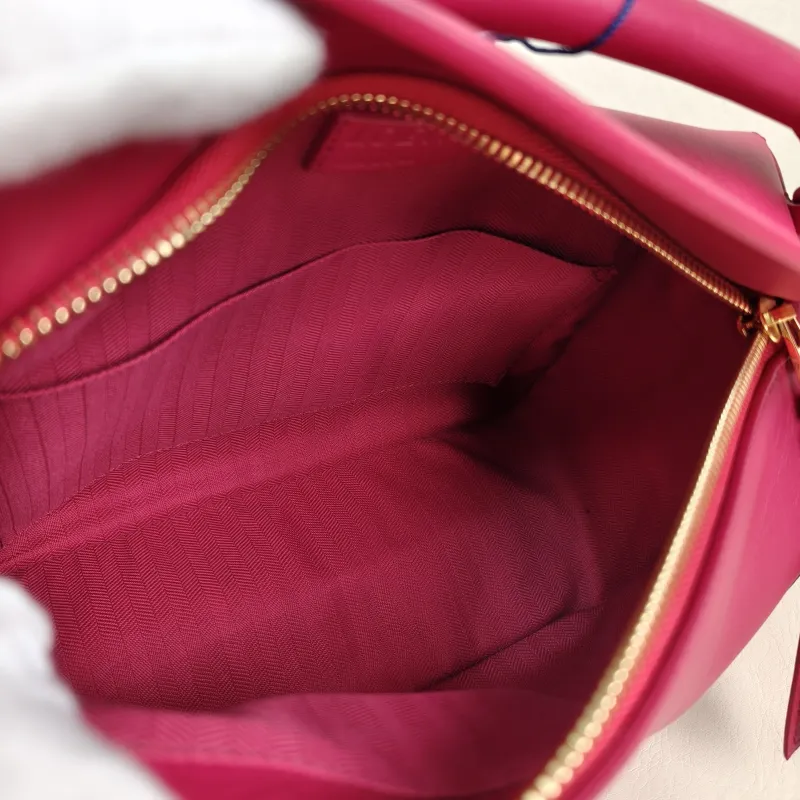 LOEWE Crossbody Bag Puzzle Red CC alfskin Small24 × 10.5 × 16.5 cm — detail view 2 of 14