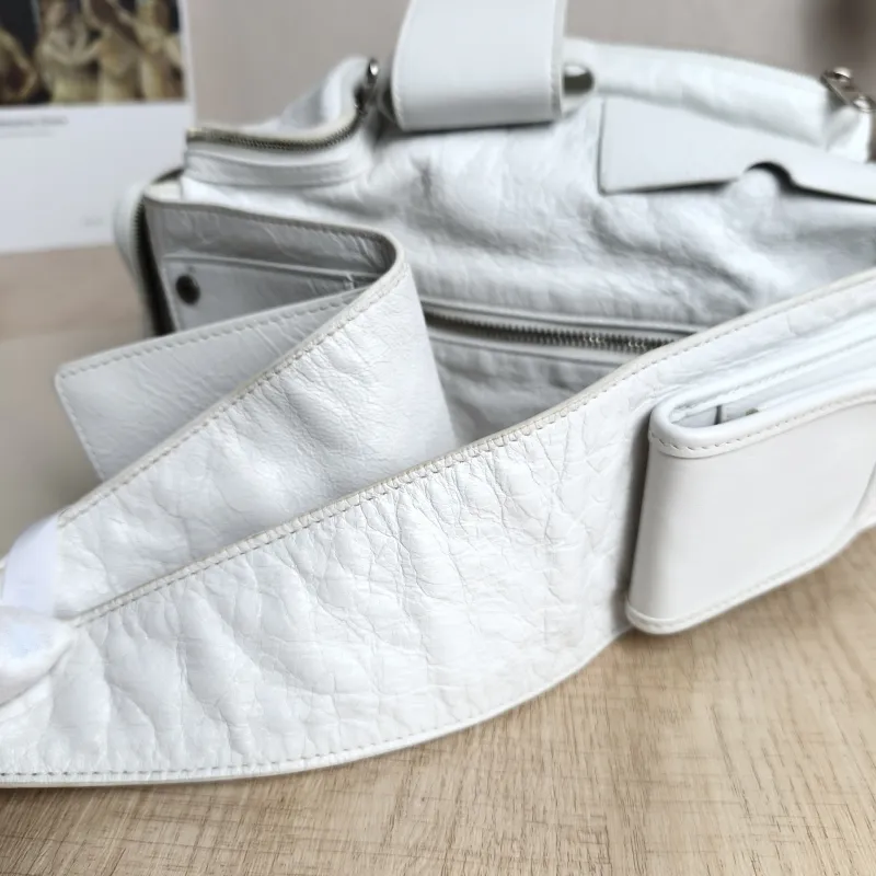 BALENCIAGA Top Handle Bag Superbusy Top Handle Bag White Lambskinmini 35 × 11 × 12 cm — detail view 3 of 11