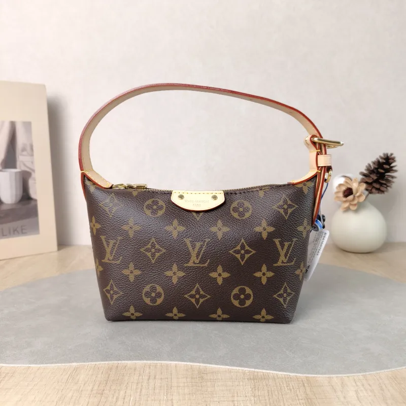 Louis Vuitton Shoulder Bag Pochette Hills Monogram PVC One Size 18.5 × 6.5 × 11 cm