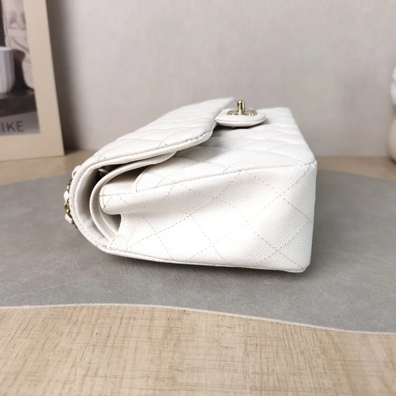Chanel Crossbody Bag Classic Flap CF White Grained Calfskin Small 23 × 6 × 14.5 cm — detail view 8 of 13