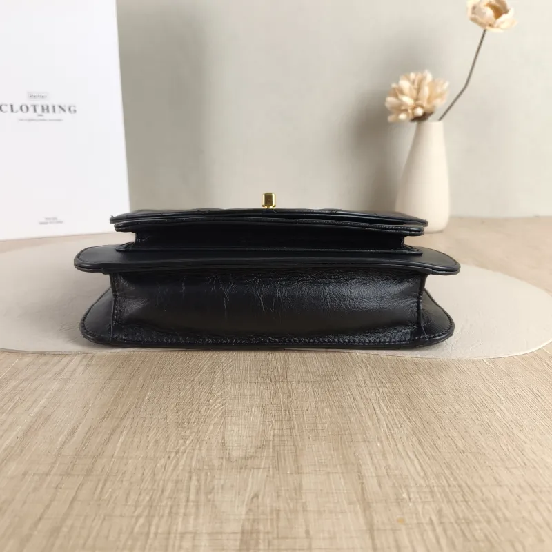 Chanel Crossbody Bagcf Collection Crossbody Bag Black Calfskin One Size22.5 × 5 × 18.5 cm — cover view 2 of 5