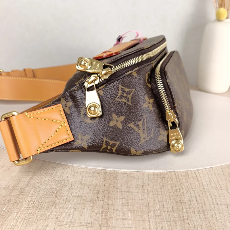 Louis Vuitton Belt Bag Rush Belt Bag Monogram PVC One Size 30 × 8 × 15 cm — detail view 4 of 11