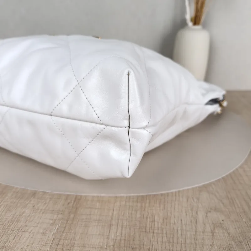 Chanel Shoulder Bag22Bag White CC alfskin Small35 × 7 × 37 cm — detail view 8 of 14