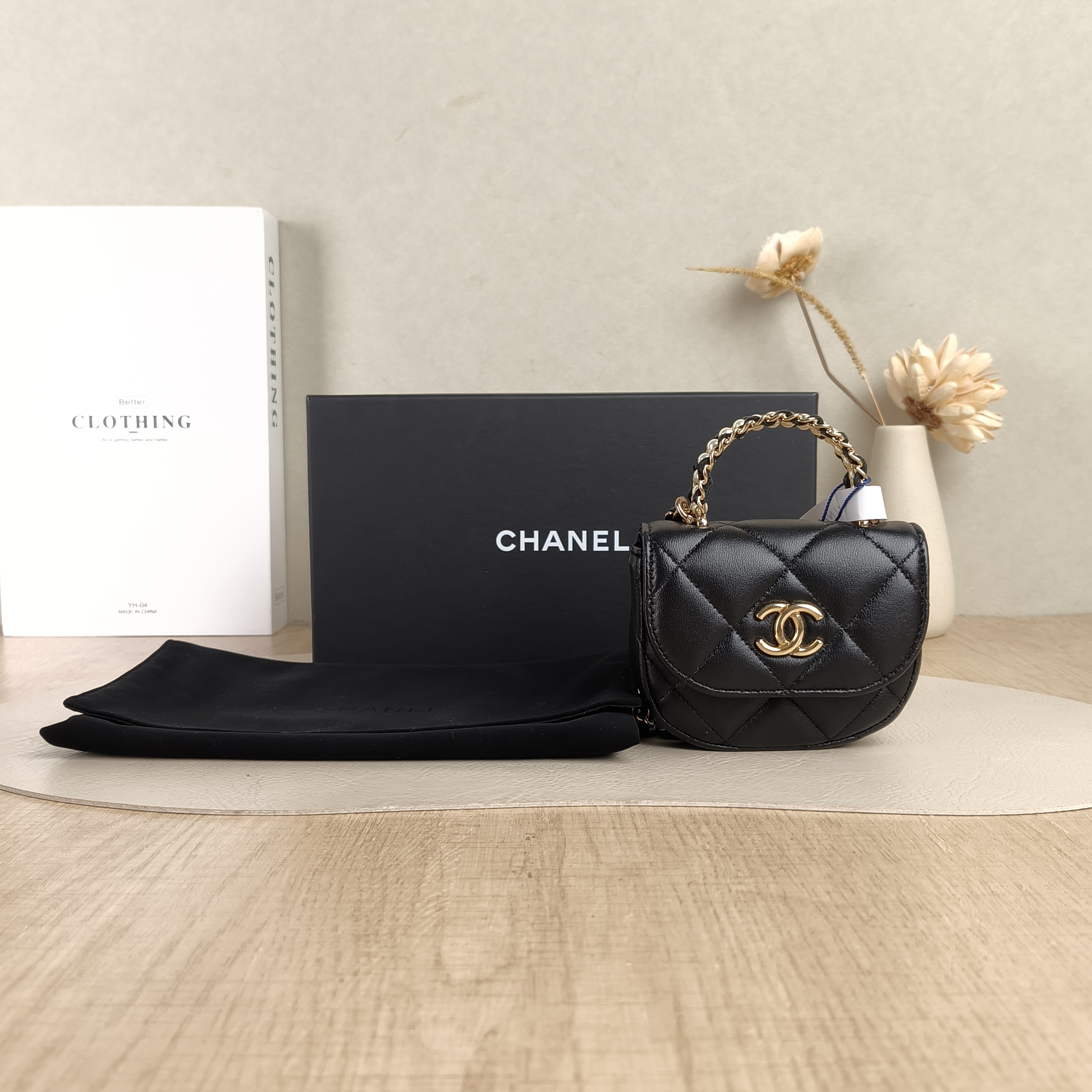 Chanel Crossbody Bag22a Pearl mini Black Lambskin Mini11 × 2.5 × 9 cm — cover view 2 of 6