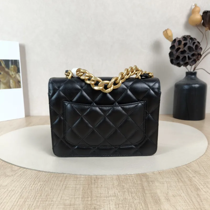 Chanel Crossbody Bag Crossbody Bag Black Lambskin One Size19.5 × 4 × 14.5 cm — cover view 4 of 5