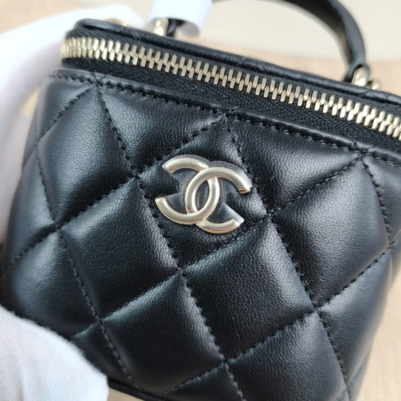 Chanel Crossbody Bag Edition Black Lambskin One Size11 × 7 × 9 cm — detail view 11 of 13