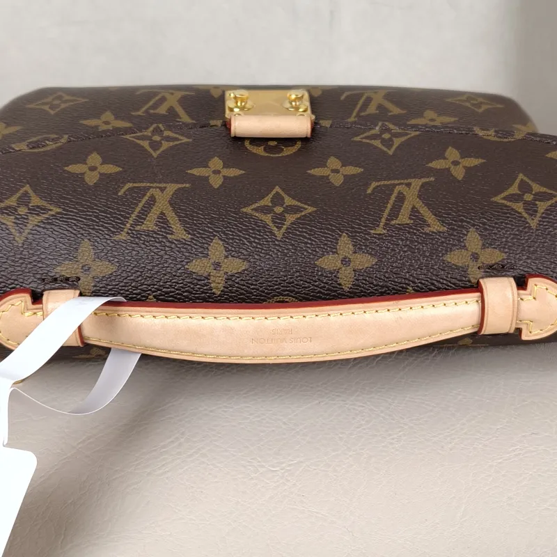Louis Vuitton Crossbody Bag Pochette Métis East West Monogram PVC Small 21.5 × 6 × 13.5 cm — detail view 5 of 16