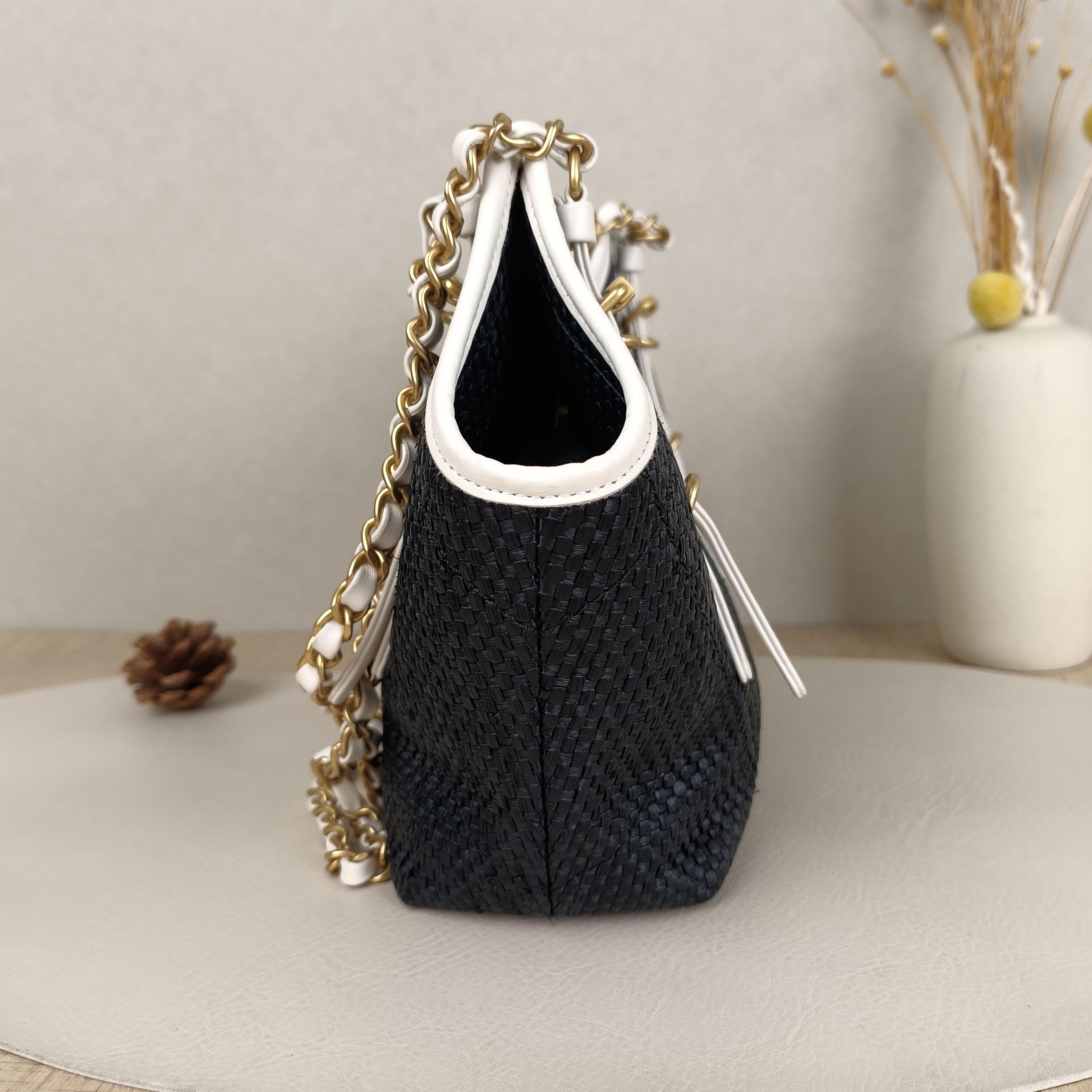 Chanel Shoulder Bag White Woven One Size19 × 7 × 20 cm — cover view 3 of 9