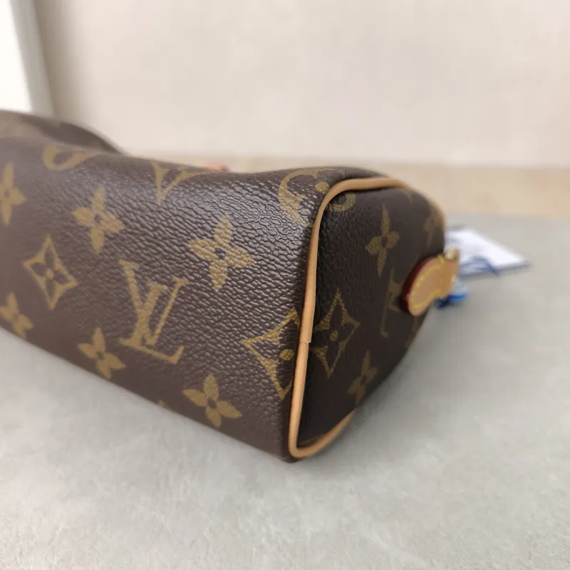 Louis Vuitton Crossbody Bag Speedy Nano Shoulder Strap PV Cnano16 × 7.5 × 10 cm — detail view 6 of 13