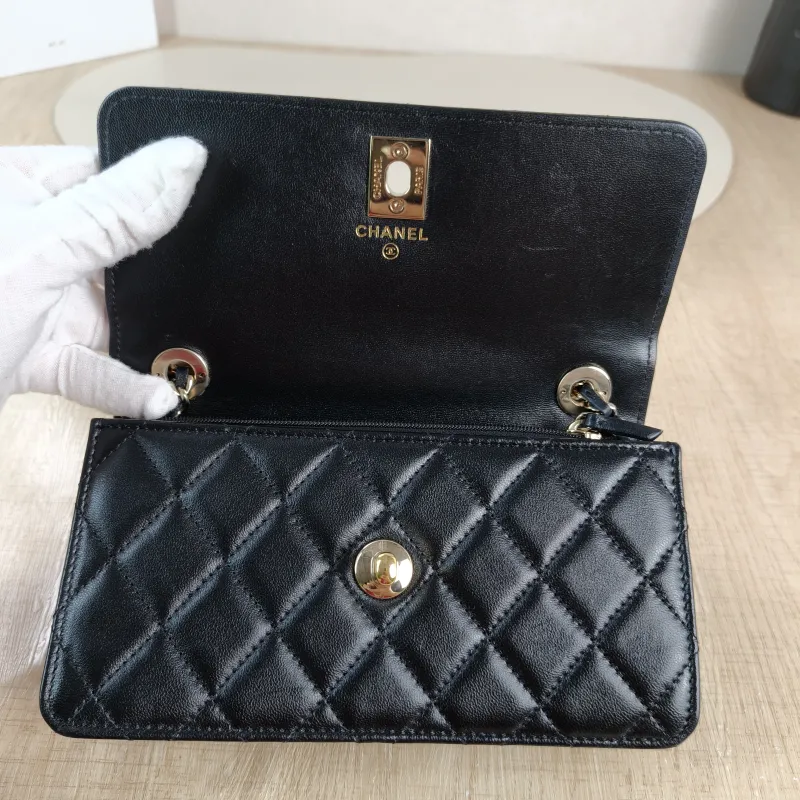 Chanel Crossbody Bag trendy cc woc Black Lambskin Mini 19.2 × 3.5 × 12.3 cm — detail view 3 of 11