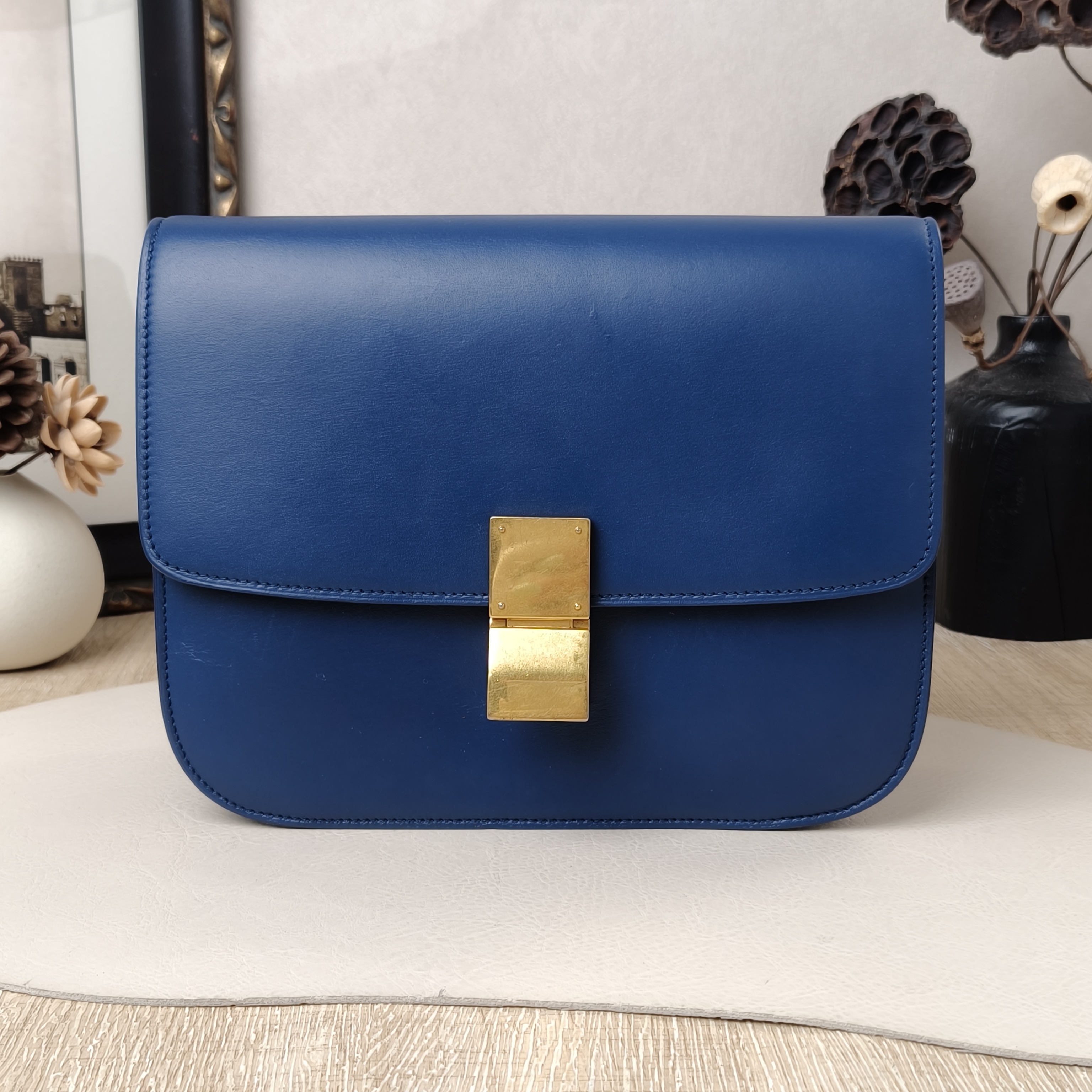 CELINE Classic Box Conditioned Medium Navy Calfskin · Shoulder Strap · 24 × 7 × 18 cm