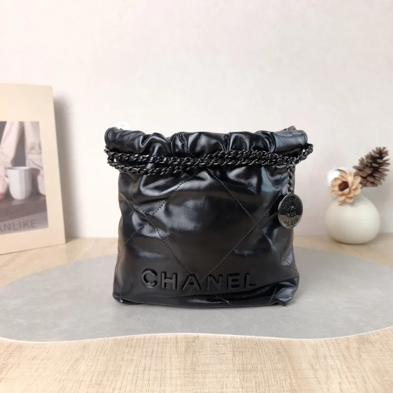 Chanel Shoulder Bag 22Bag Black CC alfskin Mini 20 × 6 × 19 cm