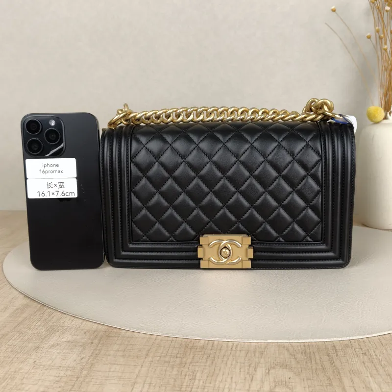 Chanel Crossbody Bag Le Boy​Black Calfskin25 × 9 × 15 cm — cover view 3 of 5