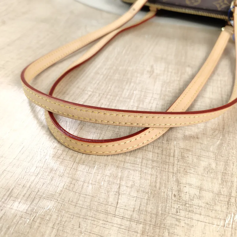 Louis Vuitton Shoulder Bag Squire East West Monogram PVC One Size29 × 8 × 14 cm — detail view 7 of 10
