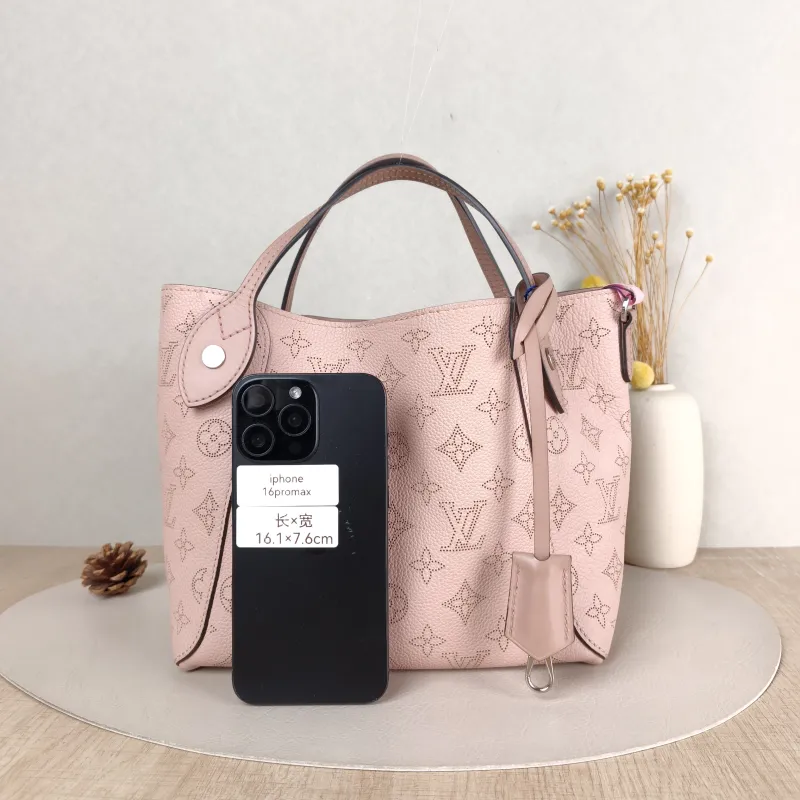 Louis Vuitton Shoulder Bag Hina Pink Calfskin Small 23 × 13 × 21 cm — cover view 3 of 5