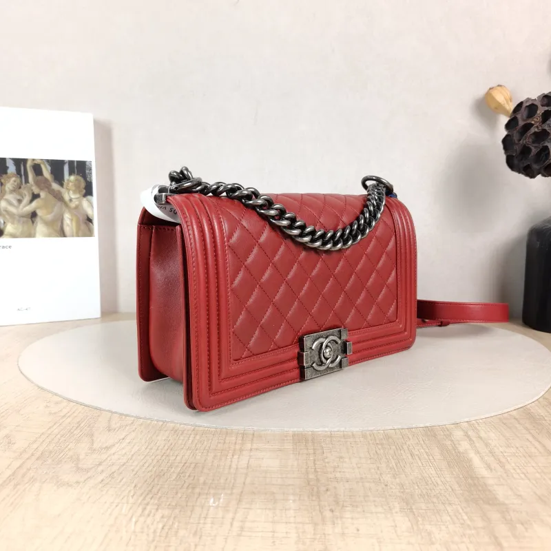 Chanel Crossbody Bag Le Boy​Red Calfskin Medium25 × 9 × 15 cm — cover view 4 of 6