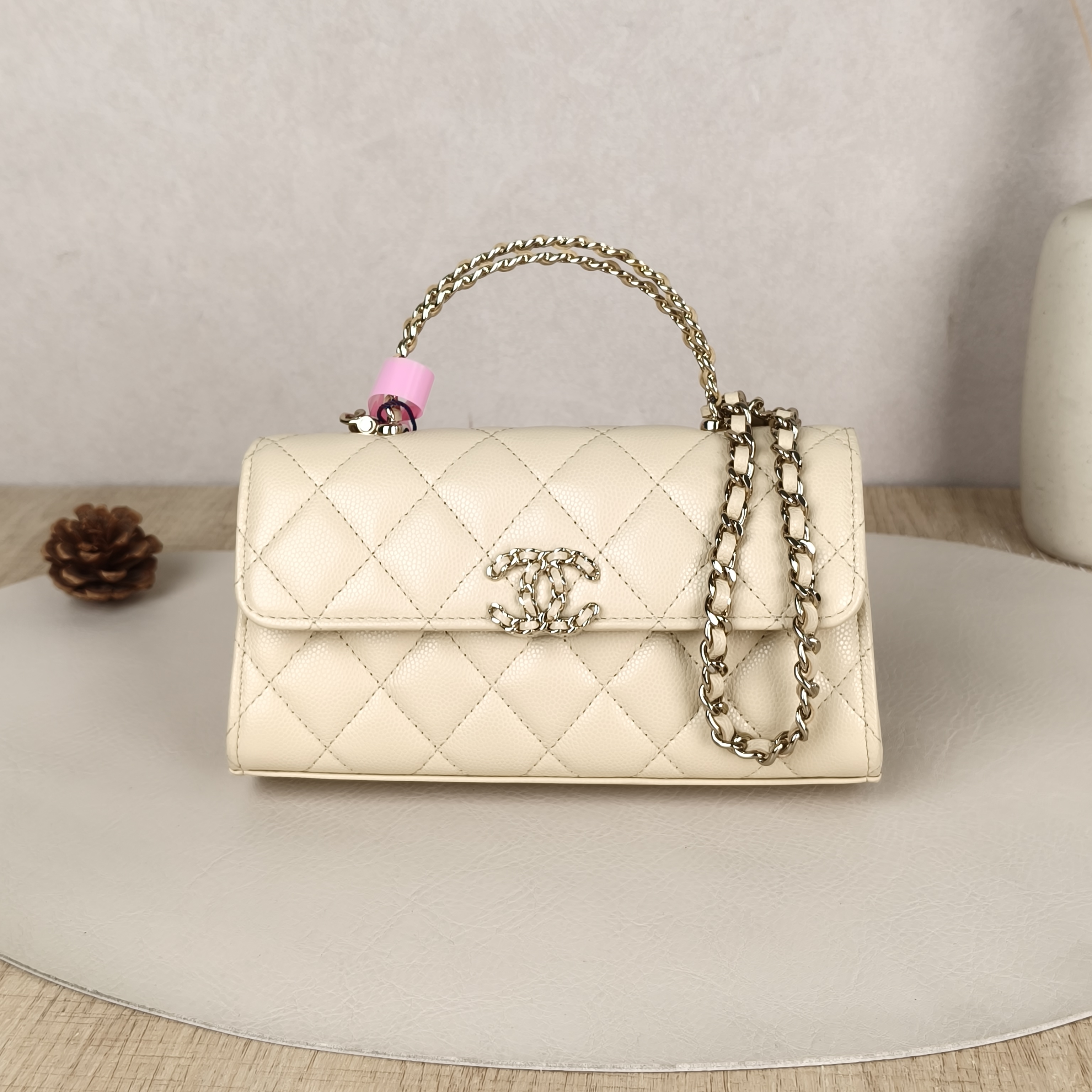 Chanel Crossbody Bag kelly Yellow Grained Calfskin One Size18 × 4.5 × 10 cm