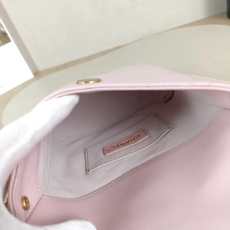 Chanel Crossbody Bag Pearl Crossbody Bag Pink Calfskin One Size 19 × 8 × 19 cm 31 — detail view 8 of 12