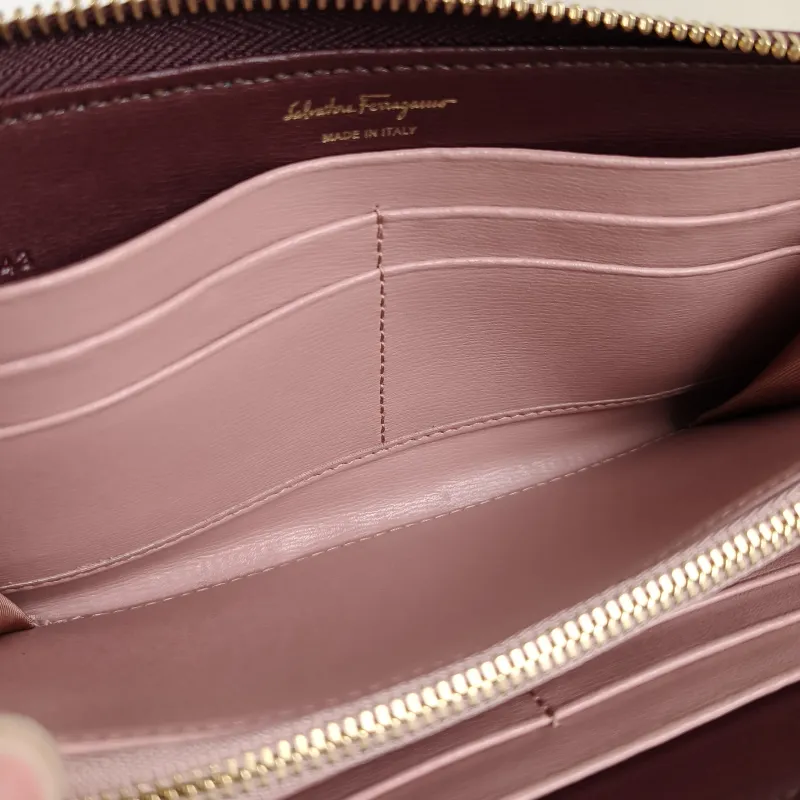 FERRAGAMO Wallet Wallet Red Calfskin One Size19 × 2 × 10.5 cm — detail view 3 of 11