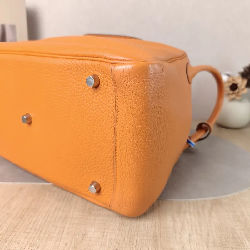 Hermès Crossbody Bag Lindy 30 Taurillon Clemence TC Calfskin 30 30 × 15 × 19 cm R — detail view 5 of 14