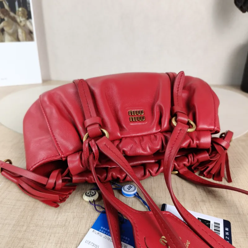 Miumiu Shoulder Bag Joie Shoulder Bag Red Lambskin 22 × 7 × 12 cm — detail view 4 of 11