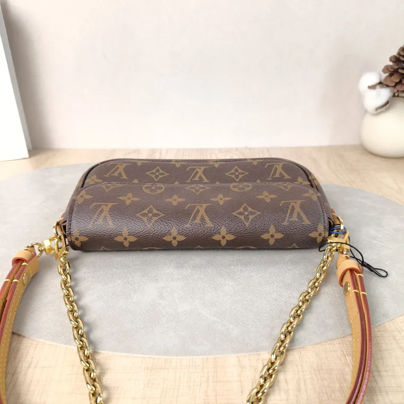 Louis Vuitton Crossbody Bag IVY Monogram PVC Small23.5 × 4.3 × 12 cm — detail view 4 of 13