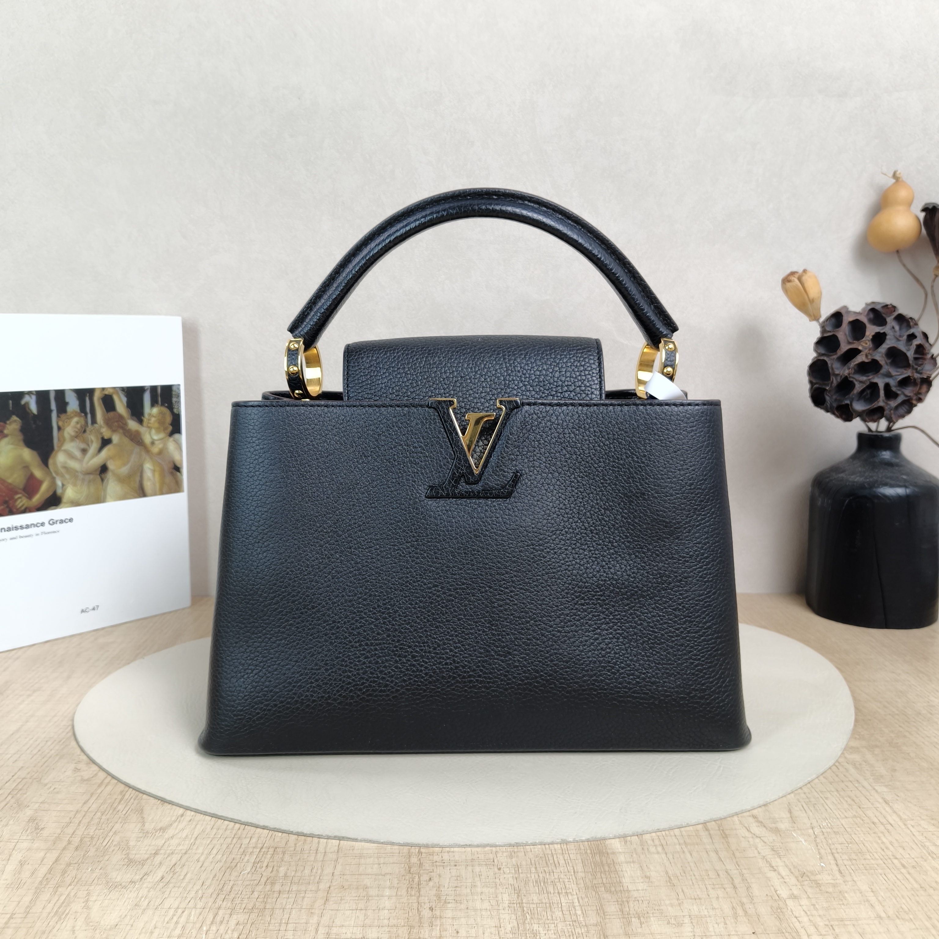 Louis Vuitton Top Handle Bag Capucines Black Calfskin Medium31 × 11 × 20 cm